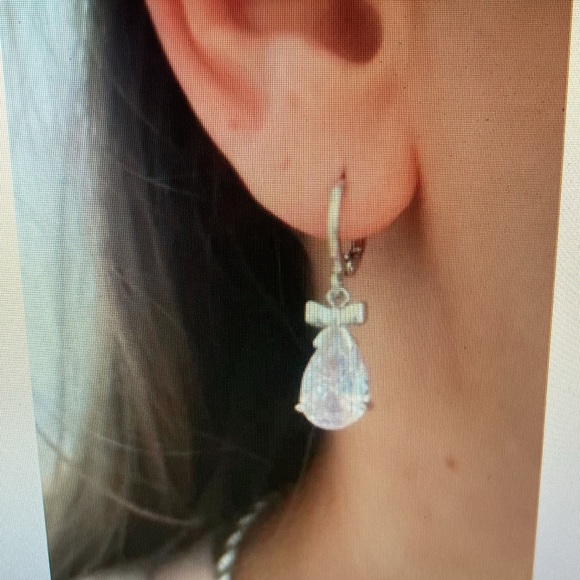 NWOT - Sterling Silver Pear Shaped CZ Bow Necklace, Pendant & Earrings Set - Picture 8 of 14